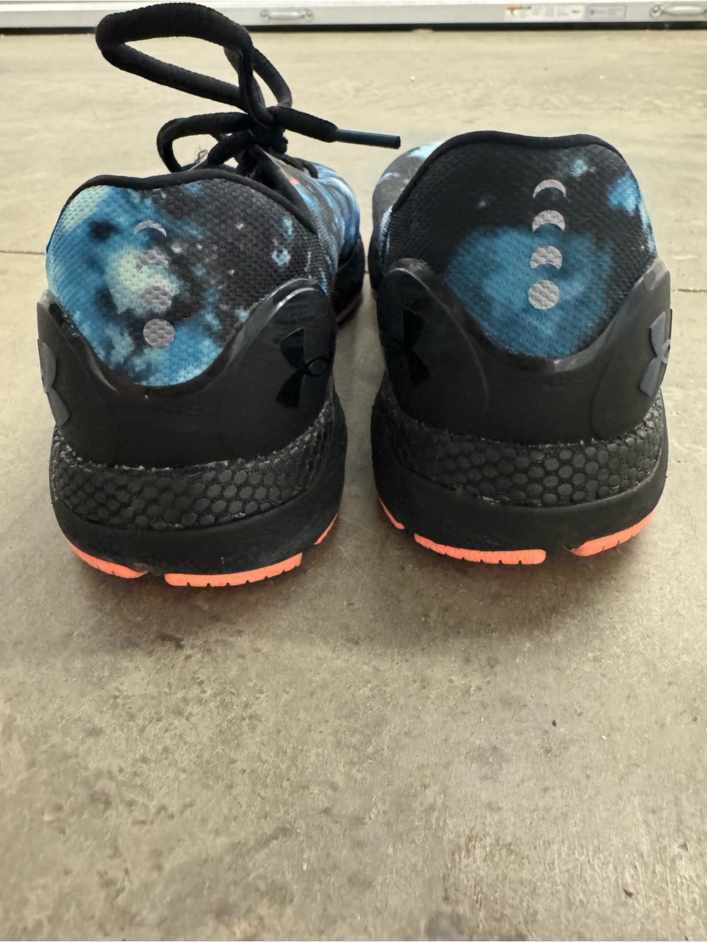 Under Armour Hovr Sonic 5 Black and blue Athletic Shoes with Bluetooth - Picture 9 of 9